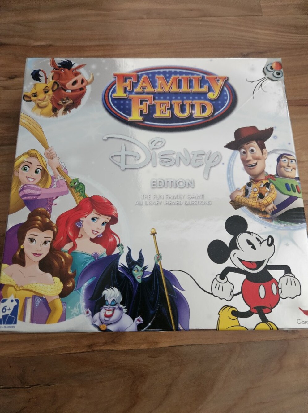 Disney Family Feud Board Game - Red, Yellow, Blue, Black